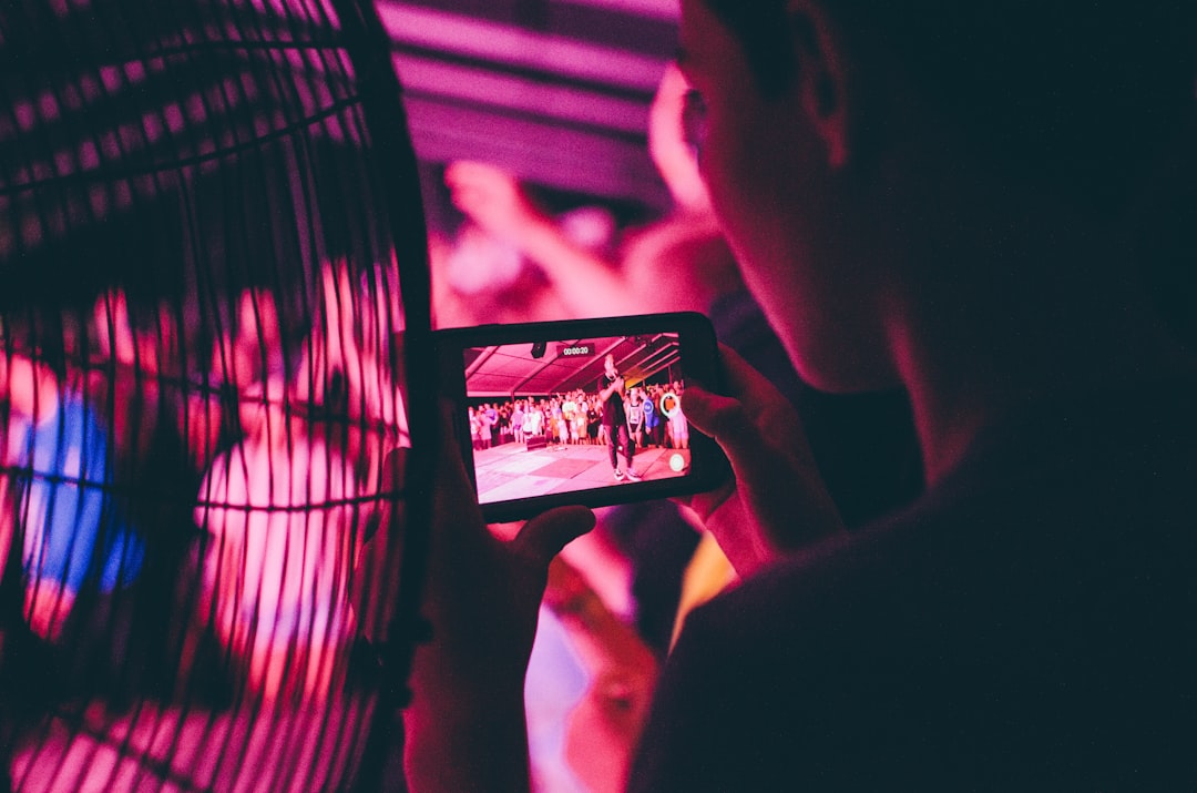 Benefits Fans, Content