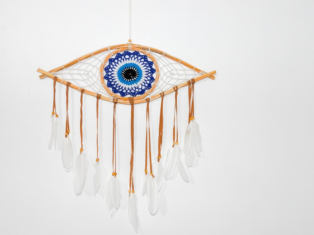 Design Eye‑Catching Décor