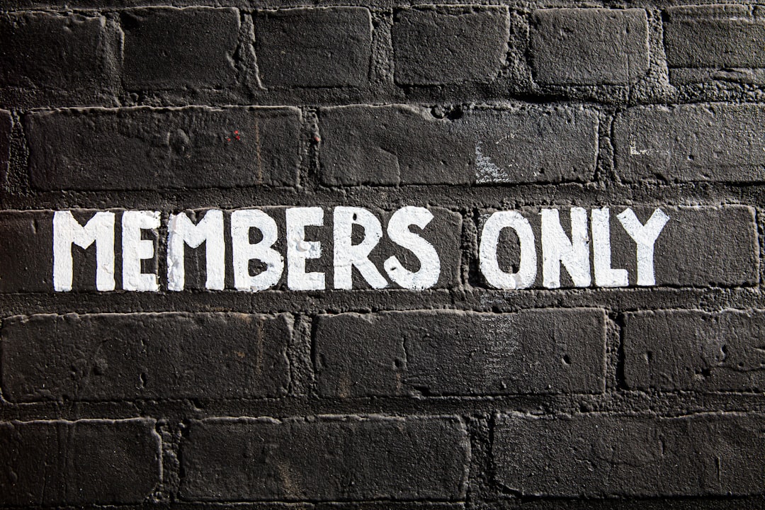 Member‑only newsletters Distribute